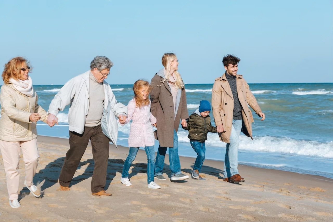 Familia de vacaciones en la playa